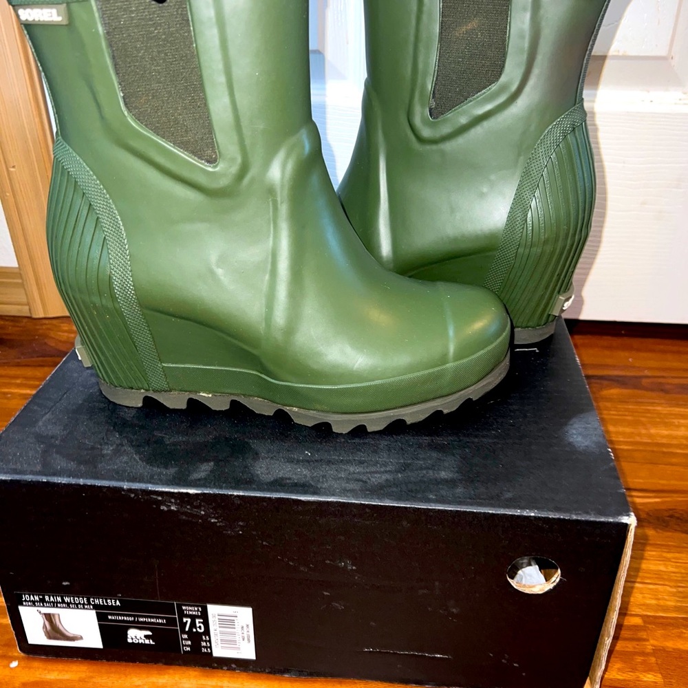 Sorel Olive Green Women's Rain Wedge Chelsea Boots